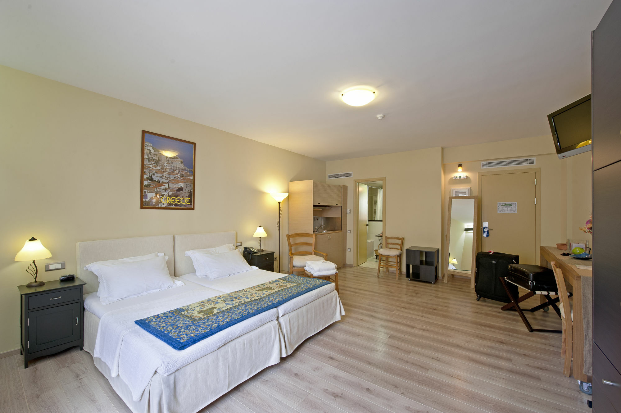 Efplias Hotel Apartments Pireu Exterior foto